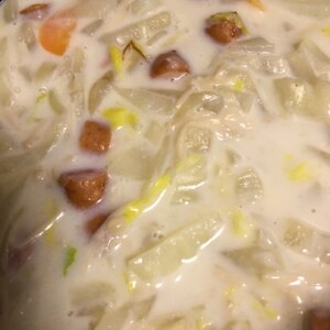 白菜と大根と玉ねぎとソーセージのクリーム煮